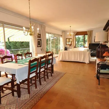 Sleeps 8 With Pool Air Con And Wifi * Lloret de Mar